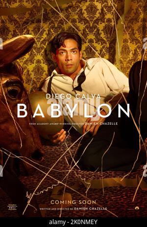 VERÖFFENTLICHUNGSDATUM: 6. Januar 2023. TITEL: Babylon. STUDIO: Paramount Pictures. REGIE: Damien Chazelle. HANDLUNG: In Hollywood während des Übergangs von Stummfilmen zu Talkies, mit Fokus auf eine Mischung aus historischen und fiktionalen Charakteren. MIT Diego CALVA als Manny Torres. (Kreditbild: © Paramount Pictures/Entertainment Pictures) Stockfoto