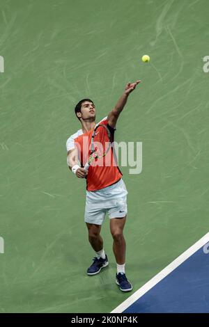 New York, USA, 11/09/2022, Carlos Alcaraz (ESP) Gewinner, der im Herrenfinale bei den US Open 2022 antritt. Quelle: Paul J Sutton/PCN/AFLO/Alamy Live News Stockfoto