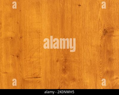 Textur einer hölzernen Oberfläche. Orangefarbenes Holzmaterial als Teil einer Inneneinrichtung. Nahaufnahme eines Möbelteils. Abstrakter leerer Hintergrund einer Wand. Stockfoto