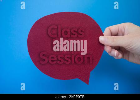 Sprechblase vor farbigem Hintergrund mit „Klasse“ im Sitzungstext. Stockfoto