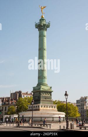 Paris, Frankreich . August 2022. Place de la Bastille mit dem Denkmal der Colonne de Juillet. Hochwertige Fotos Stockfoto