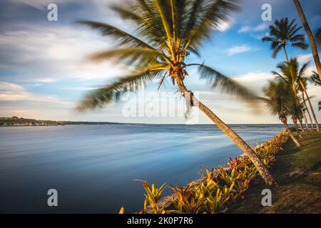 Idyllischer Strand in Porto Seguro bei Sonnenuntergang, Bahia, Nordostbrasilien Stockfoto