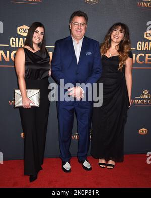 Nashville, USA, 12. September 2022, Jenny Gill Van Valkenburg, Vince Gill und Corrina Grant Gill kommen bei der Aufnahme von CMT Giants: Vince Gill an, die am 12. September 2022 im Fisher Center of Performing Arts in Belmont in Nashville, TN, stattfand. © Tammie Arroyo / AFF-USA.com Stockfoto