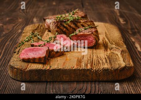 Gegrilltes Rindfleisch mit Tri-Tip-Lendensteak, mittelseltener Braten Stockfoto