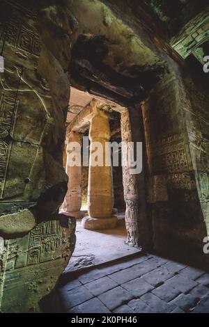 Innenansicht des Tempels von Seti I, der auch als der große Tempel von Abydos bekannt ist, in Kharga, Ägypten Stockfoto