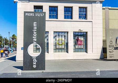 Das Exploratorium am Pier 15/17 ist ein Wissenschafts- und Technologiemuseum in San Francisco, Kalifornien, USA Stockfoto