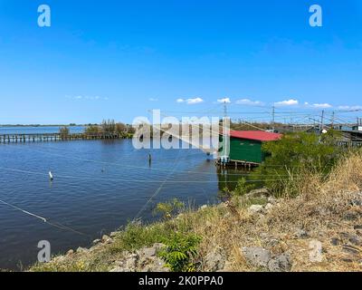 Alte Fischerhütte mit Holzsteg in Comacchio Italien Stockfoto