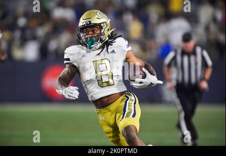 Atlanta, GA, USA. 10. September 2022. Die Georgia Tech-Empfängerin Nate McCollum läuft im zweiten Quartal eines NCAA-College-Fußballspiels gegen die Western Carolina Catamounts im Bobby Dodd Stadium in Atlanta, GA, nach oben. Austin McAfee/CSM/Alamy Live News Stockfoto