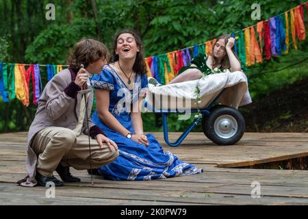 Generalprobe Von A Mid-Summer Night's Dream durch die junge Firma Mini Mouth im wunderschönen Thorington Outdoor Theater. Stockfoto