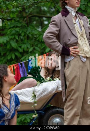 Generalprobe Von A Mid-Summer Night's Dream durch die junge Firma Mini Mouth im wunderschönen Thorington Outdoor Theater. Stockfoto