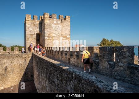 Lissabon, September 9. 2022: Das Castelo de São Jorge in Lissabon, der Hauptstadt Portugals Stockfoto