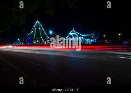 All Saints Kirche in Shillong, eine der ältesten Kirchen von Shillong, Meghalaya, Indien, erbaut während der britischen Zeit, alle zu Weihnachten dekoriert. Stockfoto