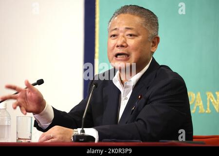 Tokio, Japan. 13. September 2022. Japans Opposition Nobuyuki Baba, der Vorsitzende der Japan Innovation Party, hält am Dienstag, dem 13. September 2022, eine Rede im Japan National Press Club in Tokio. Baba wurde auf der Parteiversammlung am 27. August als Nachfolger des Bürgermeisters von Osaka, Ichiro Matsui, für den neuen Parteiführer gewählt. Quelle: Yoshio Tsunoda/AFLO/Alamy Live News Stockfoto