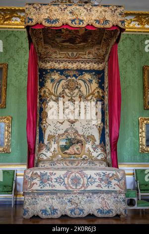 Ein königliches Himmelbett im Palais Royale Versailles, Paris Frankreich. Stockfoto