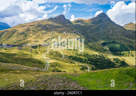 Blick auf die kleine Scheidegg vom Eiger Trail, Berner Oberland, Schweiz Stockfoto