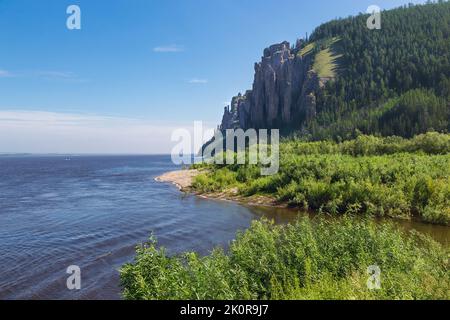 Blick auf den Fluss Lena und die Lena-Säulen in Jakutien, Russland Stockfoto