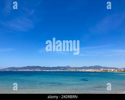 Balearen, Mallorca, Spanien: 03-07-2021: Schöner Strand Playa de Formentor und Soller, Palma Mallorca, Spanien Stockfoto