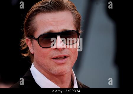 Der amerikanische Schauspieler Brad Pitt bei den Internationalen Filmfestspielen von Venedig 79 2022. Blonder Roter Teppich. Venedig, Italien, 8.. September 2022 Stockfoto