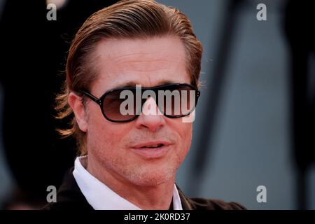 Der amerikanische Schauspieler Brad Pitt bei den Internationalen Filmfestspielen von Venedig 79 2022. Blonder Roter Teppich. Venedig, Italien, 8.. September 2022 Stockfoto