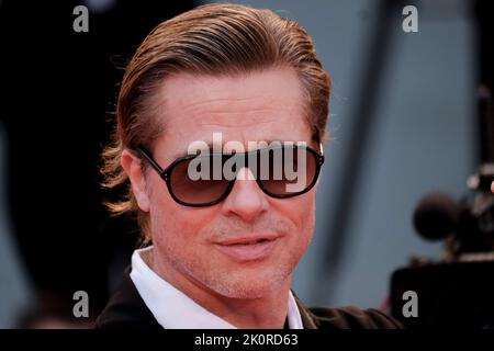 Der amerikanische Schauspieler Brad Pitt bei den Internationalen Filmfestspielen von Venedig 79 2022. Blonder Roter Teppich. Venedig, Italien, 8.. September 2022 Stockfoto