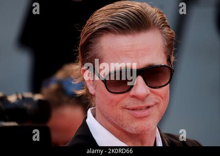 Der amerikanische Schauspieler Brad Pitt bei den Internationalen Filmfestspielen von Venedig 79 2022. Blonder Roter Teppich. Venedig, Italien, 8.. September 2022 Stockfoto