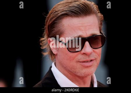 Der amerikanische Schauspieler Brad Pitt bei den Internationalen Filmfestspielen von Venedig 79 2022. Blonder Roter Teppich. Venedig, Italien, 8.. September 2022 Stockfoto