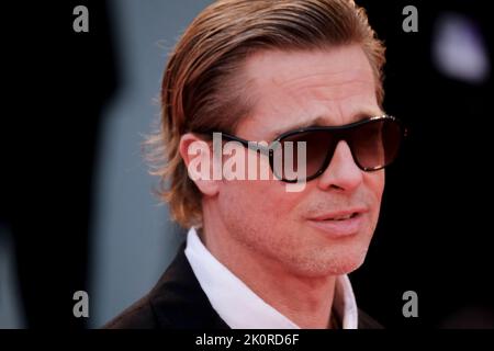 Der amerikanische Schauspieler Brad Pitt bei den Internationalen Filmfestspielen von Venedig 79 2022. Blonder Roter Teppich. Venedig, Italien, 8.. September 2022 Stockfoto