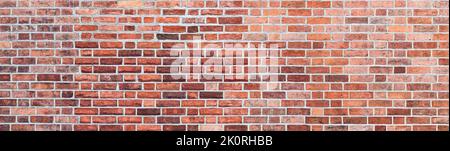 Alte rote Backsteinmauer Hintergrund, Mauerwerk breites Panorama. Wandoberfläche. Stockfoto