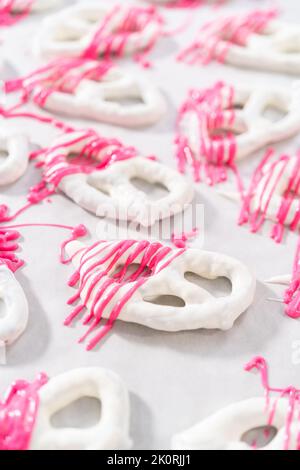 Pretzel Twist Mit Schokoladenüberzogene Gourmet-Spezialitäten Stockfoto
