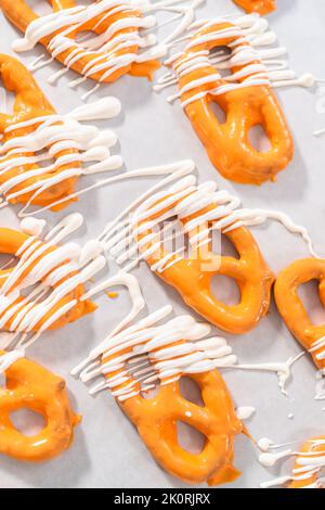 Pretzel Twist Mit Schokoladenüberzogene Gourmet-Spezialitäten Stockfoto