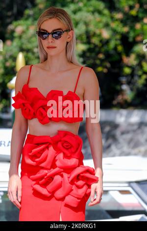 Die englische Schauspielerin Vanessa Kirby bei den Internationalen Filmfestspielen in Venedig 79 2022. Ankunft in Lido. Venedig (Italien), 7.. September 2022 Stockfoto