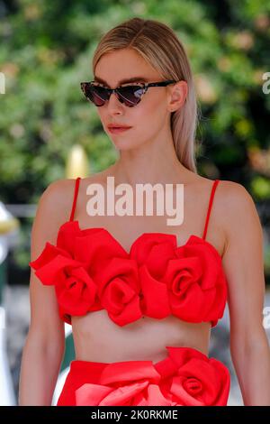 Die englische Schauspielerin Vanessa Kirby bei den Internationalen Filmfestspielen in Venedig 79 2022. Ankunft in Lido. Venedig (Italien), 7.. September 2022 Stockfoto