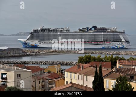 Marseille, Frankreich. 13. September 2022. Das Linienschiff Norwegian Escape kommt im französischen Mittelmeerhafen Marseille an. (Foto von Gerard Bottino/SOPA Images/Sipa USA) Quelle: SIPA USA/Alamy Live News Stockfoto