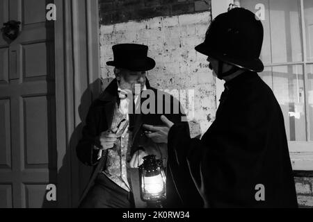 Inspektor Und Polizist Victorian London Stockfoto