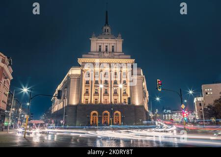 Largo Ensemble, Nationalversammlung und Stadtlichter bei Nacht, Sofia, Bulgarien Stockfoto
