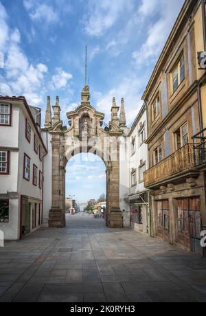 Bogen des Neuen Tores (Arco da Porta Nova) - Braga, Portugal Stockfoto