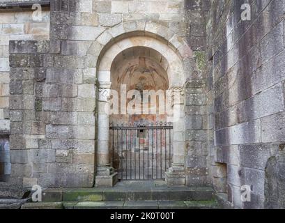 Romanische Apsis-Kapelle mit unserer Lieben Frau von Loreto Bild im ehemaligen Santo Amaro Kloster im Sé de Braga Komplex - Braga, Portugal Stockfoto