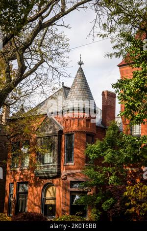 Wohlhabende West Fullerton Avenue, Lincoln Park Nachbarschaft, Nordseite, Chicago, Illinois, USA Stockfoto