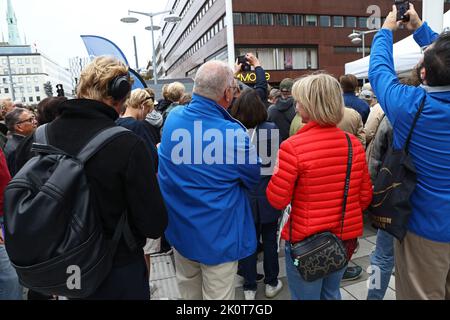 Blauer oder roter politischer Block, das ist die Frage? Die schwedischen Parlamentswahlen finden am Sonntag, dem 11. September, statt. Tägliches Leben im Zentrum von Stockholm, Schweden, während des Samstags. Stockfoto