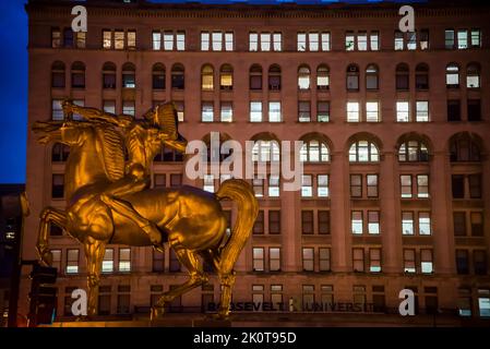 Bowman Skulptur von kroatischen Bildhauers Ivan Mestrovic, stehend als Gatekeeper in Congress Plaza, Chicago, Illinois, USA Stockfoto