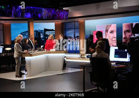 Die schwedischen Parlamentswahlen, Wahltag, am Sonntag in Stockholm, Schweden. Im Bild: Sveriges Television's Sendung während der Wahlnacht. Stockfoto