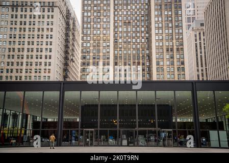 U.S. Post Office Loop Station Building von Ludwig Mies van der Rohe im Internationalen Stil entworfen und 1973, Chicago, Illinois, USA Stockfoto