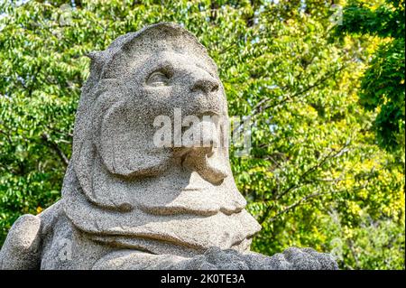 Stone Lion Sculpture, Ontario Government Building am Exhibition Place, Toronto, Kanada Stockfoto