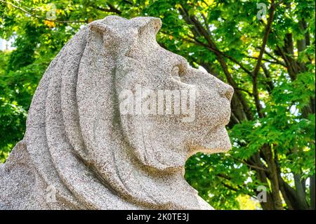 Stone Lion Sculpture, Ontario Government Building am Exhibition Place, Toronto, Kanada Stockfoto