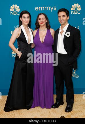 Los Angeles, USA. 12. September 2022. Jen Statsky, von links, und Lucia Aniello, Paul W. Downs und jen Statsky kommen am Montag, den 12. September 2022, im Microsoft Theater in Los Angeles zu den Emmy Awards 74.. (Foto von Danny Moloshok/Invision für die Television Academy/AP Images via Credit: SIPA USA/Alamy Live News Stockfoto