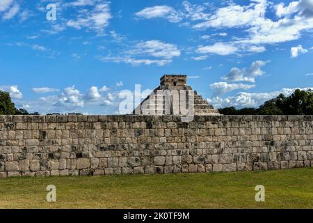 Mauer in der alten Maya-Stadt Chichen Itza Stockfoto