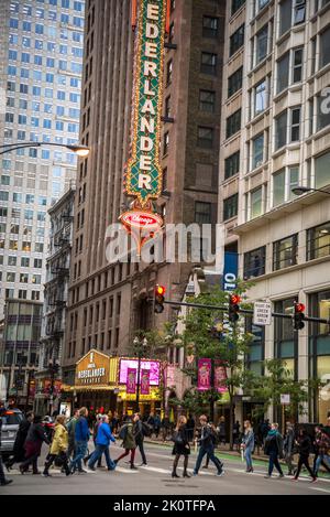 James M. Nederlander Theatre, ein Theater in West Randolph Street im Schleifenbereich von Downtown Chicago, Illinois, USA Stockfoto