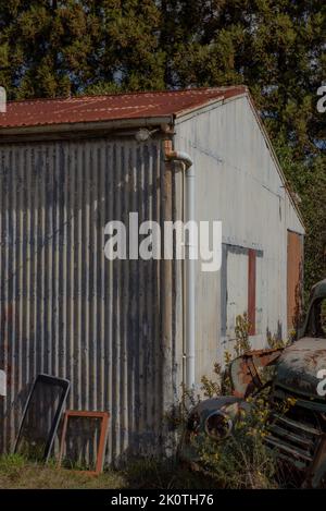 Verlassene Auto Workshop, Rural New Zealand. Stockfoto