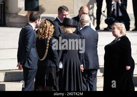 Belfast, Großbritannien. 13. September 2022. Dignatries kommen für den Dienst der Reflexion für die verstorbene Ihre Majestät Königin Elizabeth II. An Kredit: Bonzo/Alamy Live Nachrichten Stockfoto