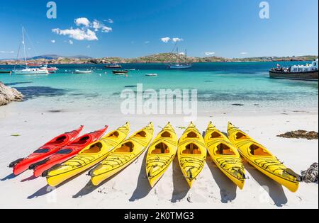 Kajaks am White Sand Beach Iona Scotland Stockfoto